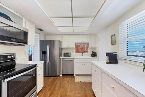Condo in Sarasota, Florida, 2 bedrooms  № 2094032 - photo 19