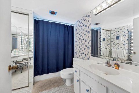 Condo in Sarasota, Florida, 2 bedrooms  № 2094032 - photo 24