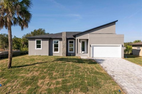 House in Port Charlotte, Florida 4 bedrooms, 166.76 sq.m. № 2221168