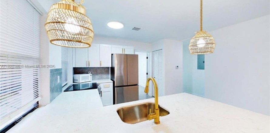 Villa ou maison à North Miami Beach, Floride 3 chambres, 81.57 m2 № 1794747