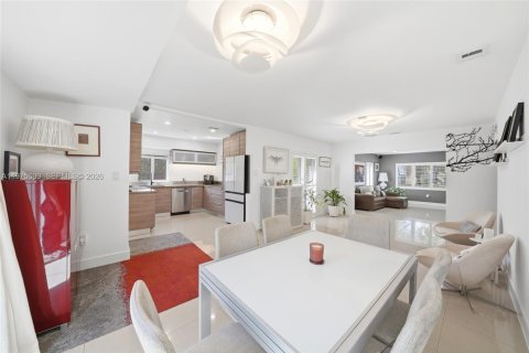 Купить виллу или дом в Майами, Флорида 3 спальни, 152.36м2, № 2048623 - фото 14