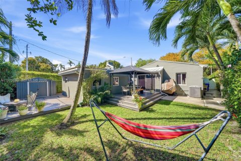 Дом в Майами, Флорида 3 спальни, 152.36м2 № 2048623