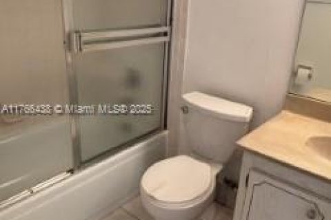 Condominio en venta en Tamarac, Florida, 2 dormitorios, 81.75 m2 № 2014954 - foto 13