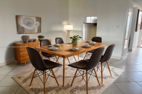 Condominio en venta en Tamarac, Florida, 2 dormitorios, 81.75 m2 № 2014954 - foto 2