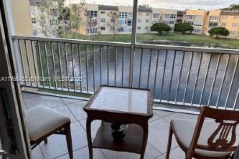 Condominio en venta en Tamarac, Florida, 2 dormitorios, 81.75 m2 № 2014954 - foto 10