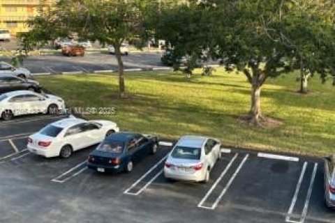 Condominio en venta en Tamarac, Florida, 2 dormitorios, 81.75 m2 № 2014954 - foto 16