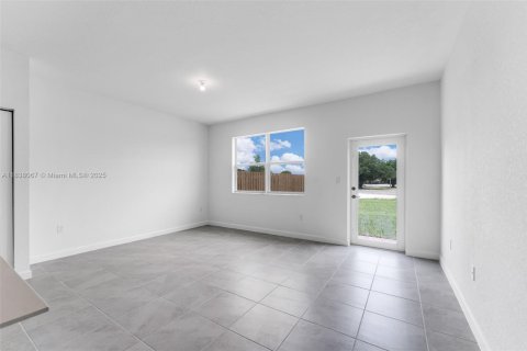 Casa en alquiler en Homestead, Florida, 4 dormitorios № 1978242 - foto 6