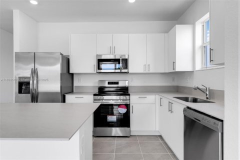 Casa en alquiler en Homestead, Florida, 4 dormitorios № 1978242 - foto 8