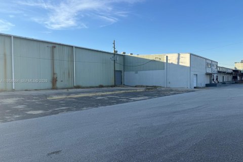 Commercial property in Davenport, Florida № 2020867