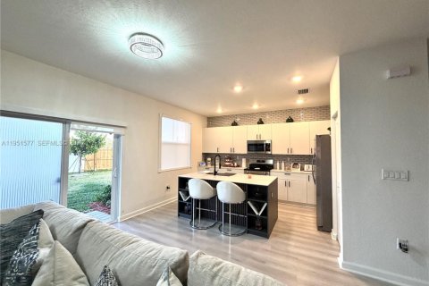 Casa en alquiler en Homestead, Florida, 5 dormitorios № 2009462 - foto 16