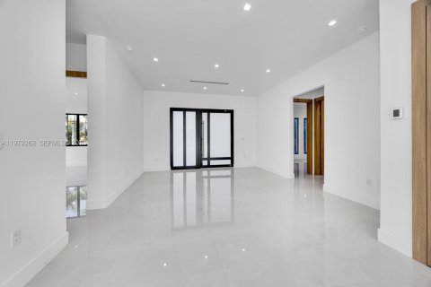 Купить виллу или дом в Майами-Спрингс, Флорида 4 спальни, 244.7м2, № 2049513 - фото 5