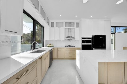 Купить виллу или дом в Майами-Спрингс, Флорида 4 спальни, 244.7м2, № 2049513 - фото 13