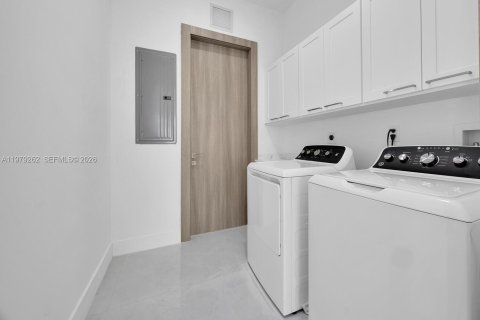 Купить виллу или дом в Майами-Спрингс, Флорида 4 спальни, 244.7м2, № 2049513 - фото 23