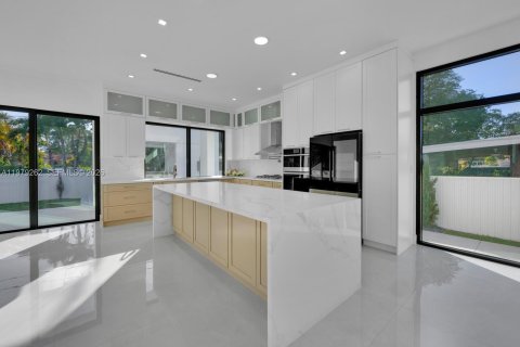 Купить виллу или дом в Майами-Спрингс, Флорида 4 спальни, 244.7м2, № 2049513 - фото 11