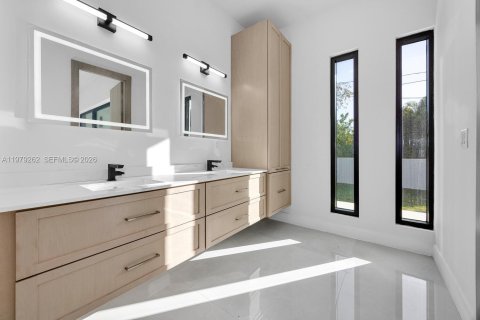 Купить виллу или дом в Майами-Спрингс, Флорида 4 спальни, 244.7м2, № 2049513 - фото 15