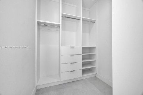 Купить виллу или дом в Майами-Спрингс, Флорида 4 спальни, 244.7м2, № 2049513 - фото 17