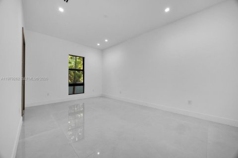 Купить виллу или дом в Майами-Спрингс, Флорида 4 спальни, 244.7м2, № 2049513 - фото 19