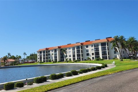 Condo in Clearwater, Florida, 1 bedroom  № 1630982 - photo 10