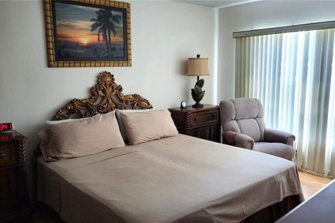 Condo in Clearwater, Florida, 1 bedroom  № 1630982 - photo 11
