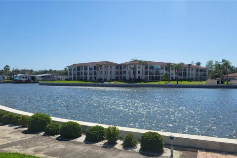 Condo in Clearwater, Florida, 1 bedroom  № 1630982 - photo 4