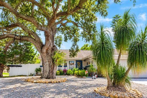 Casa en Hudson, Florida 3 dormitorios, 142.6 m2 № 2387342