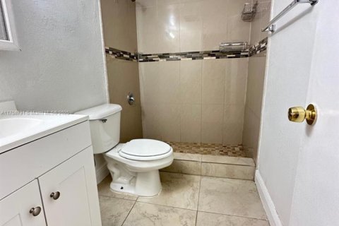 Condominio en venta en Hialeah, Florida, 2 dormitorios, 69.4 m2 № 1868323 - foto 13