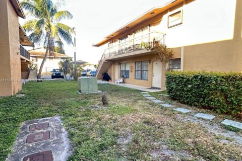 Condominio en venta en Hialeah, Florida, 2 dormitorios, 69.4 m2 № 1868323 - foto 16