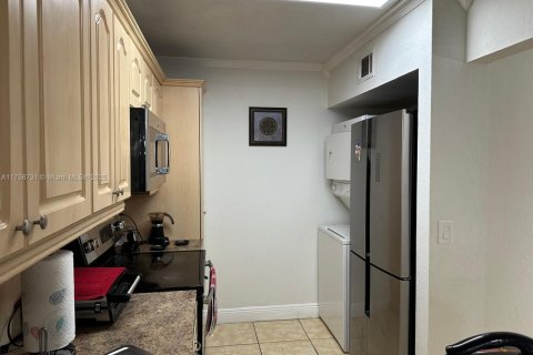 Condominio en venta en Hialeah, Florida, 2 dormitorios, 69.4 m2 № 1868323 - foto 7