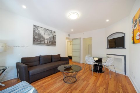 Снять в аренду виллу или дом в Майами-Бич, Флорида 2 спальни, 60.39м2, № 1970583 - фото 3