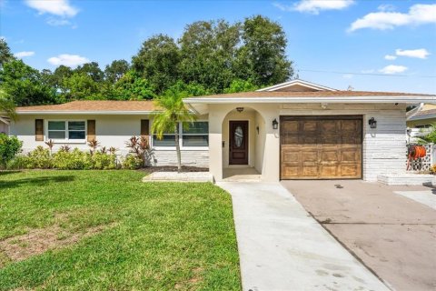 House in Largo, Florida 3 bedrooms, 110.27 sq.m. № 2353165
