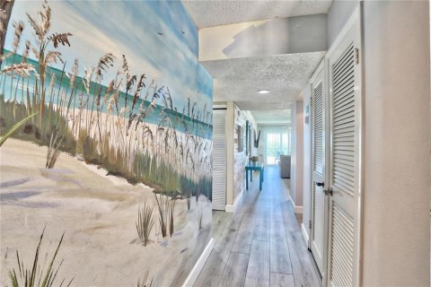 Купить кондоминиум в Трежер-Айленд, Флорида 6 комнат, 105.91м2, № 1769607 - фото 3
