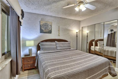 Купить кондоминиум в Трежер-Айленд, Флорида 6 комнат, 105.91м2, № 1769607 - фото 13