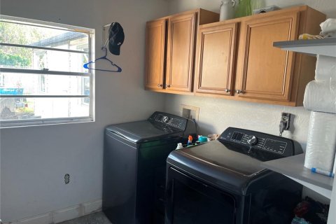 House in Tampa, Florida 3 bedrooms, 130.71 sq.m. № 1907021 - photo 17