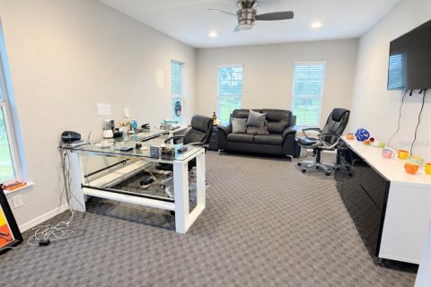 Immobilier commercial à louer à Spring Hill, Floride: 249.91 m2 № 2404772 - photo 8
