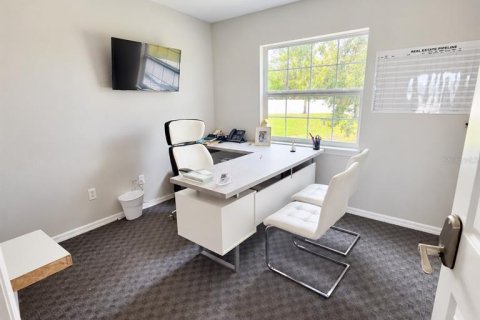 Immobilier commercial à louer à Spring Hill, Floride: 249.91 m2 № 2404772 - photo 6