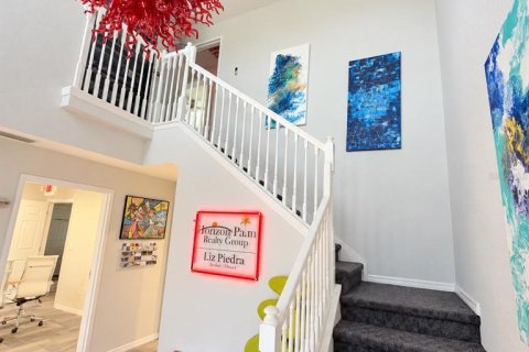 Immobilier commercial à louer à Spring Hill, Floride: 249.91 m2 № 2404772 - photo 2