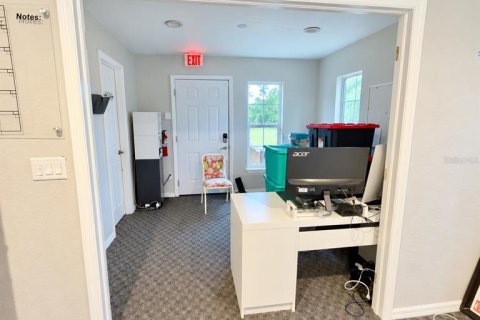 Immobilier commercial à louer à Spring Hill, Floride: 249.91 m2 № 2404772 - photo 9