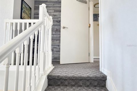 Immobilier commercial à louer à Spring Hill, Floride: 249.91 m2 № 2404772 - photo 3