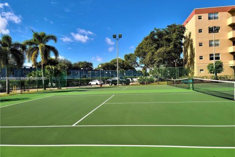 Condominio en venta en Plantation, Florida, 1 dormitorio, 87.33 m2 № 1992983 - foto 28