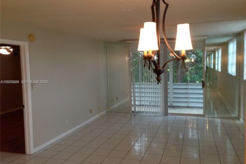 Condominio en venta en Plantation, Florida, 1 dormitorio, 87.33 m2 № 1992983 - foto 3