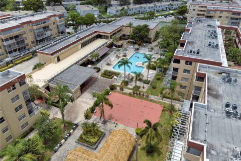 Condominio en venta en Plantation, Florida, 1 dormitorio, 87.33 m2 № 1992983 - foto 22