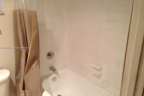 Condominio en venta en Plantation, Florida, 1 dormitorio, 87.33 m2 № 1992983 - foto 17