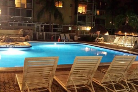 Condominio en venta en Plantation, Florida, 1 dormitorio, 87.33 m2 № 1992983 - foto 25