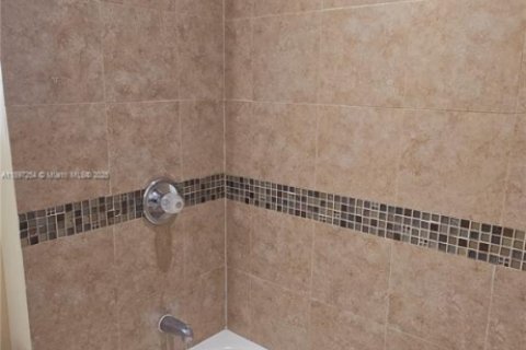 Townhouse in Riviera Beach, Florida 2 bedrooms, 94.95 sq.m. № 1954064 - photo 9