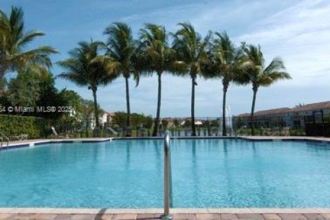 Townhouse in Riviera Beach, Florida 2 bedrooms, 94.95 sq.m. № 1954064 - photo 19