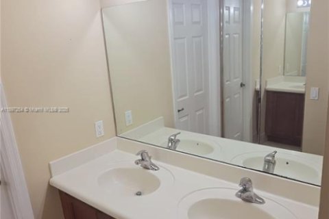 Townhouse in Riviera Beach, Florida 2 bedrooms, 94.95 sq.m. № 1954064 - photo 16