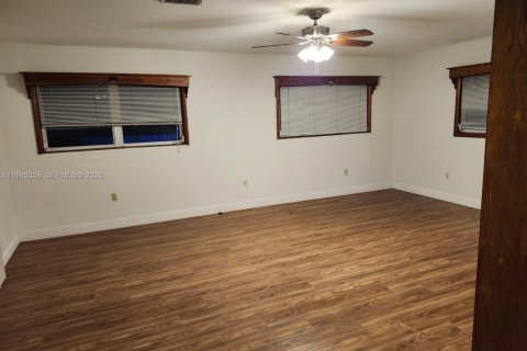 Купить виллу или дом в Хомстед, Флорида 3 спальни, 131.74м2, № 2048174 - фото 6