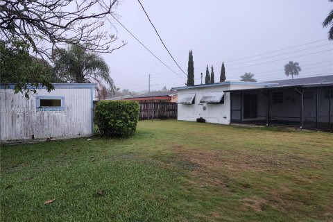 Купить виллу или дом в Хомстед, Флорида 3 спальни, 131.74м2, № 2048174 - фото 11