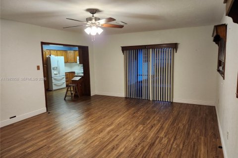 Купить виллу или дом в Хомстед, Флорида 3 спальни, 131.74м2, № 2048174 - фото 12