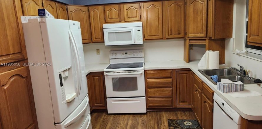 Дом в Хомстед, Флорида 3 спальни, 131.74м2 № 2048174